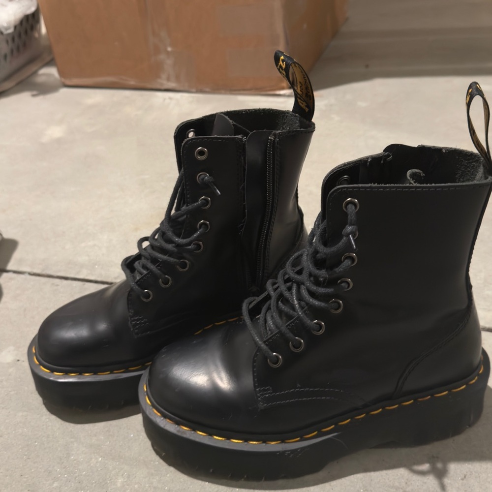 LIKE NEW Dr Martens Jadon Leather Boots platform